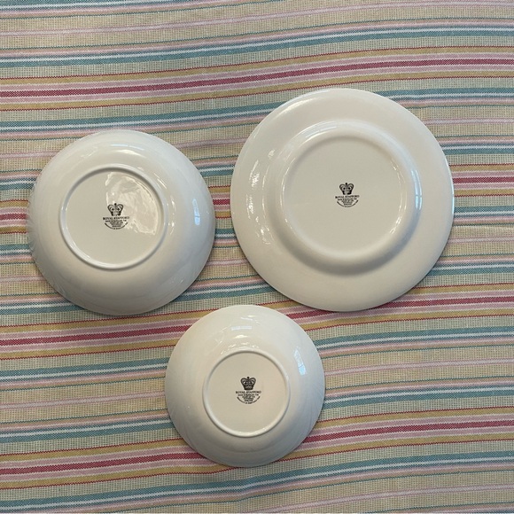 Royal Stafford Rabbit Dinnerware Set - Picture 3 of 3